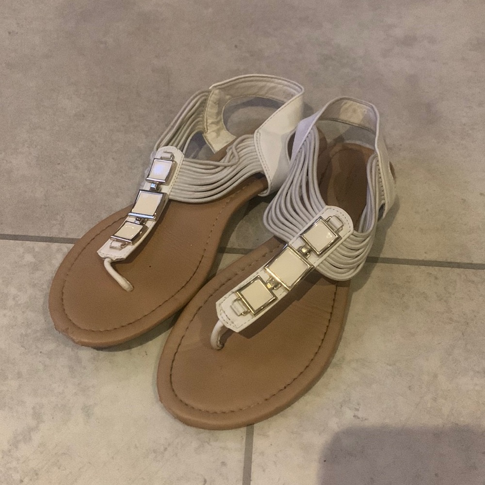 White/beige sandals
